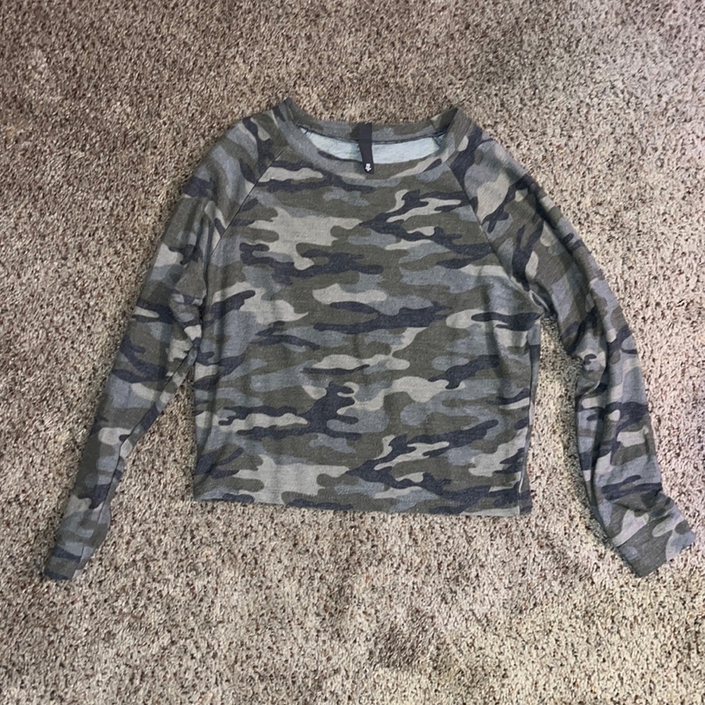 ALYA camo long sleeve top